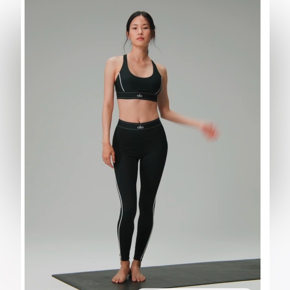 ALO Yoga Set - Picture 4 of 5